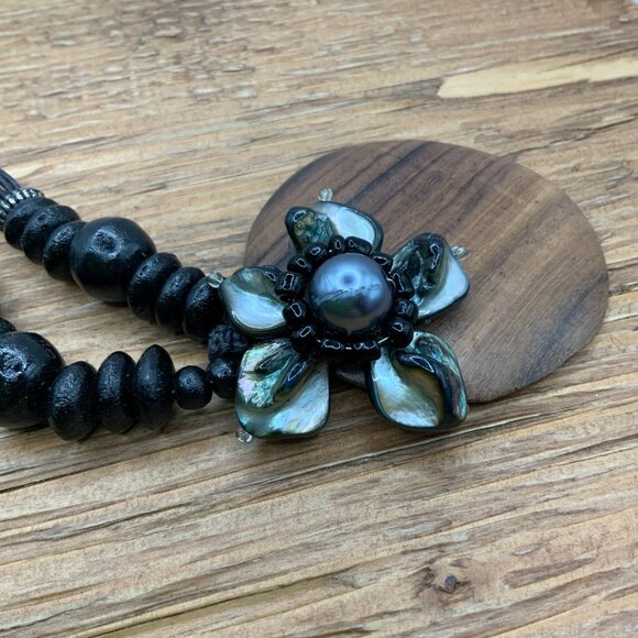 Black Shell Flower Faux Pearl Accent Boho Large Circle Pendant Beaded Necklace - Picture 4 of 7